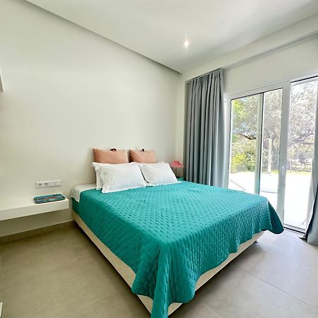 Splash Suites With Private Pools Nikiana Bagian luar foto