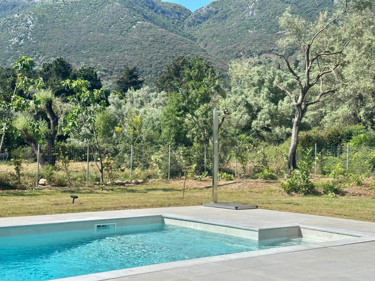 Splash Suites With Private Pools Nikiana Bagian luar foto